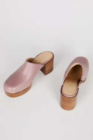 FACTS LEATHER PLATFORM CLOG