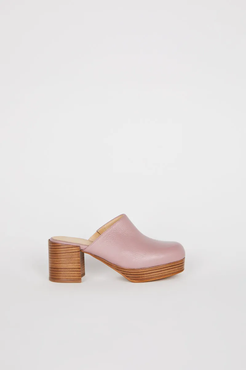 FACTS LEATHER PLATFORM CLOG