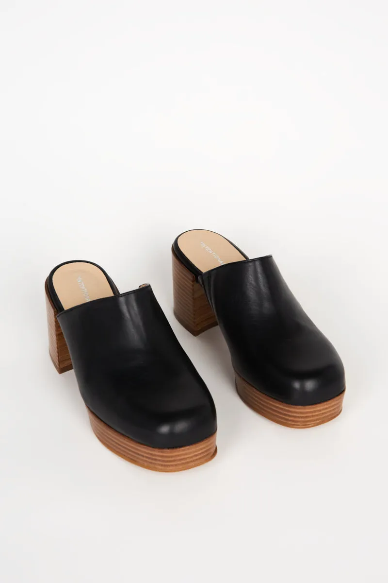 FACTS LEATHER PLATFORM CLOG